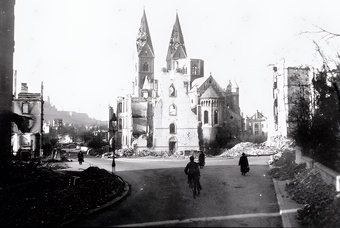 St. Adalbero 1945 mit Blick aus der Neubergstr. / Friedenstr.